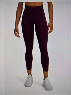 Under Armour Women’s Burgundy High-Rise Leggings size Small